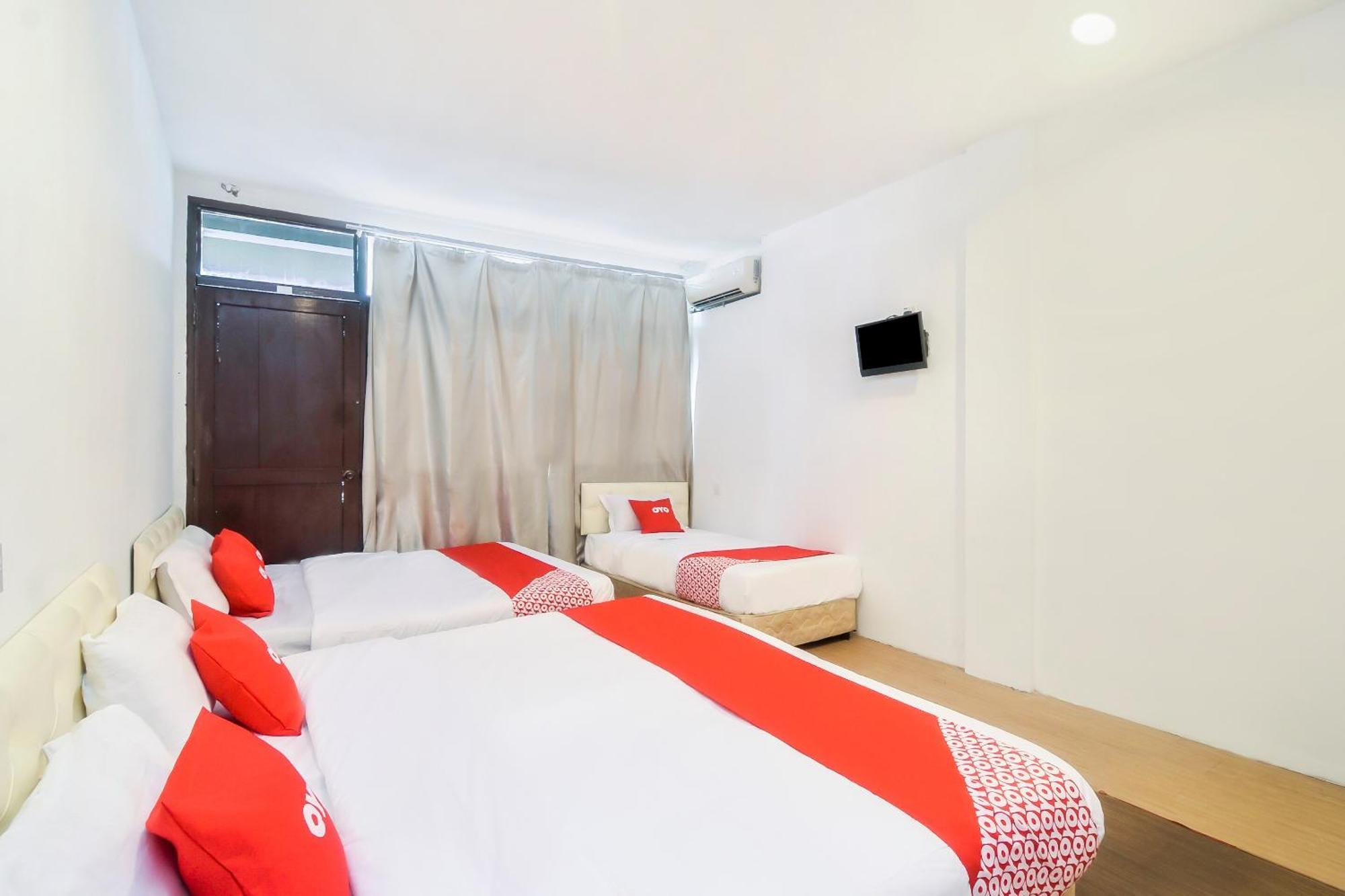 Oyo 44017 L & C Premium Stay Kuching Zewnętrze zdjęcie