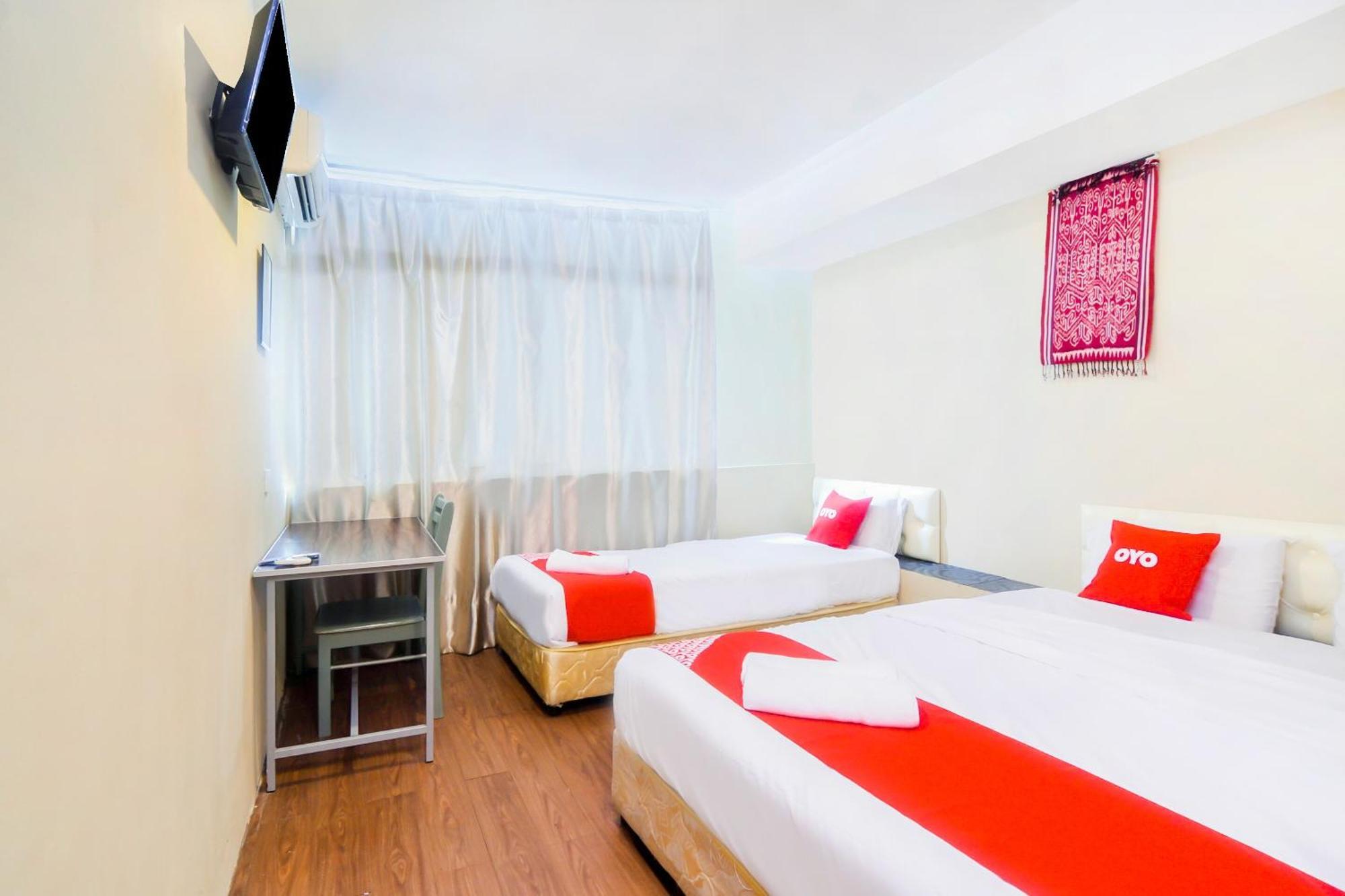 Oyo 44017 L & C Premium Stay Kuching Zewnętrze zdjęcie